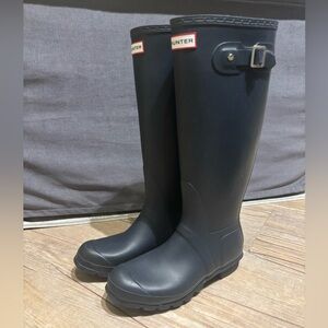 Hunter Women’s Original Tall Navy Rain Boots Size 9